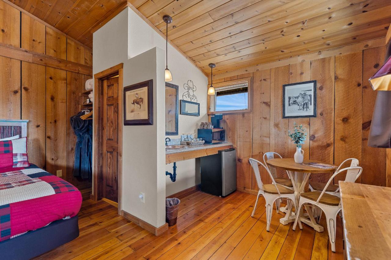Trapper'S Rendezvous Bed & Breakfast Уилямс Екстериор снимка