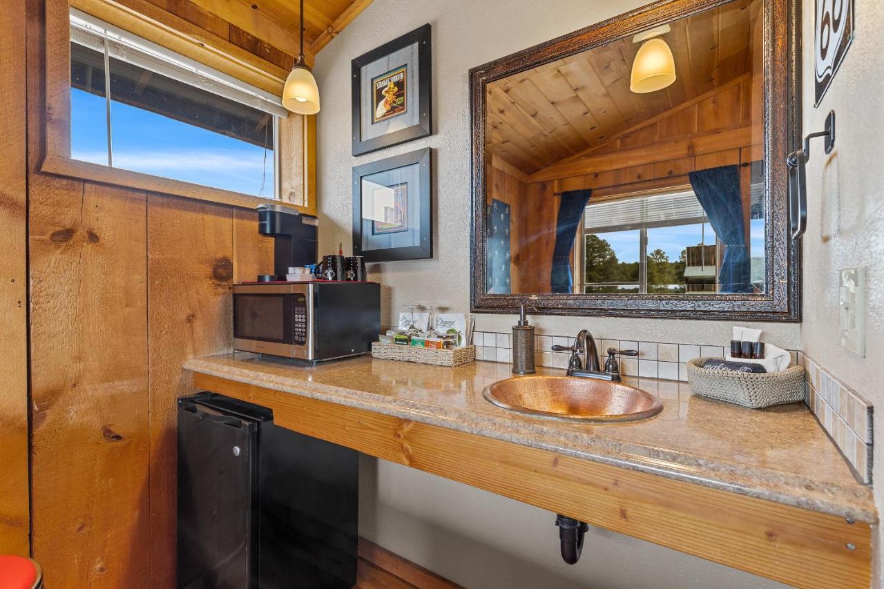 Trapper'S Rendezvous Bed & Breakfast Уилямс Екстериор снимка