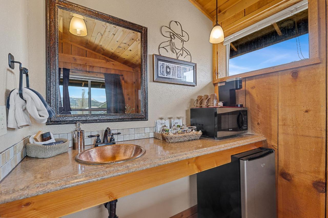 Trapper'S Rendezvous Bed & Breakfast Уилямс Екстериор снимка