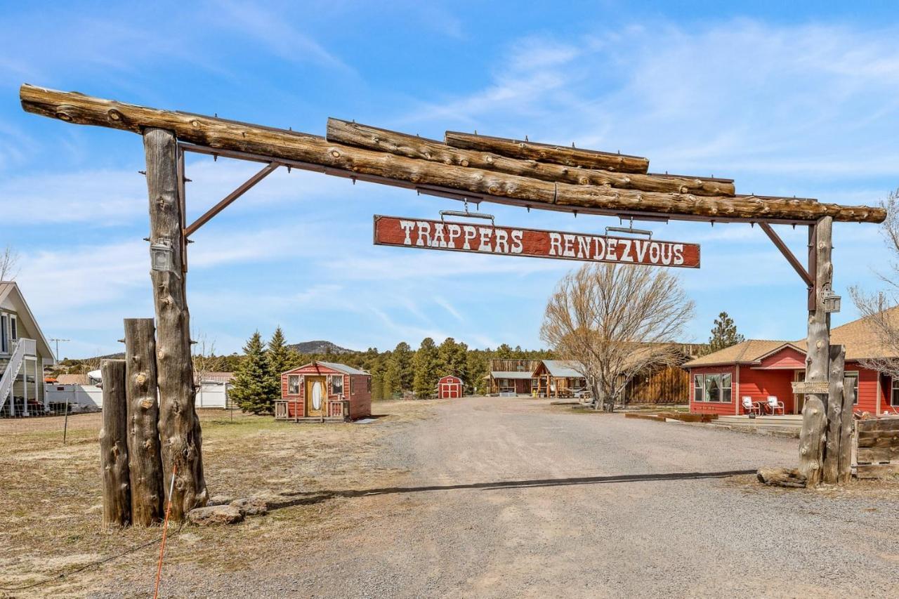 Trapper'S Rendezvous Bed & Breakfast Уилямс Екстериор снимка