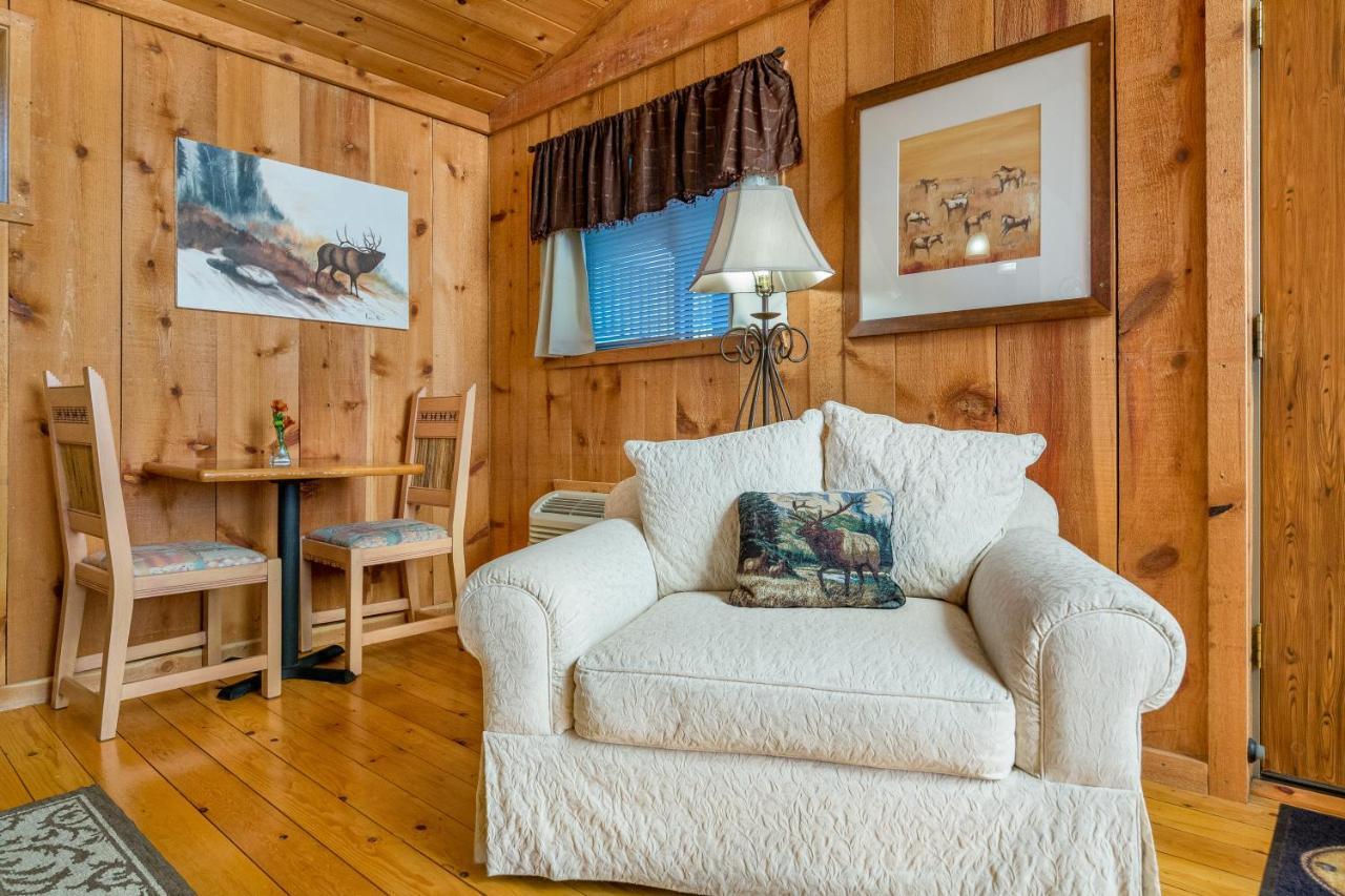 Trapper'S Rendezvous Bed & Breakfast Уилямс Екстериор снимка