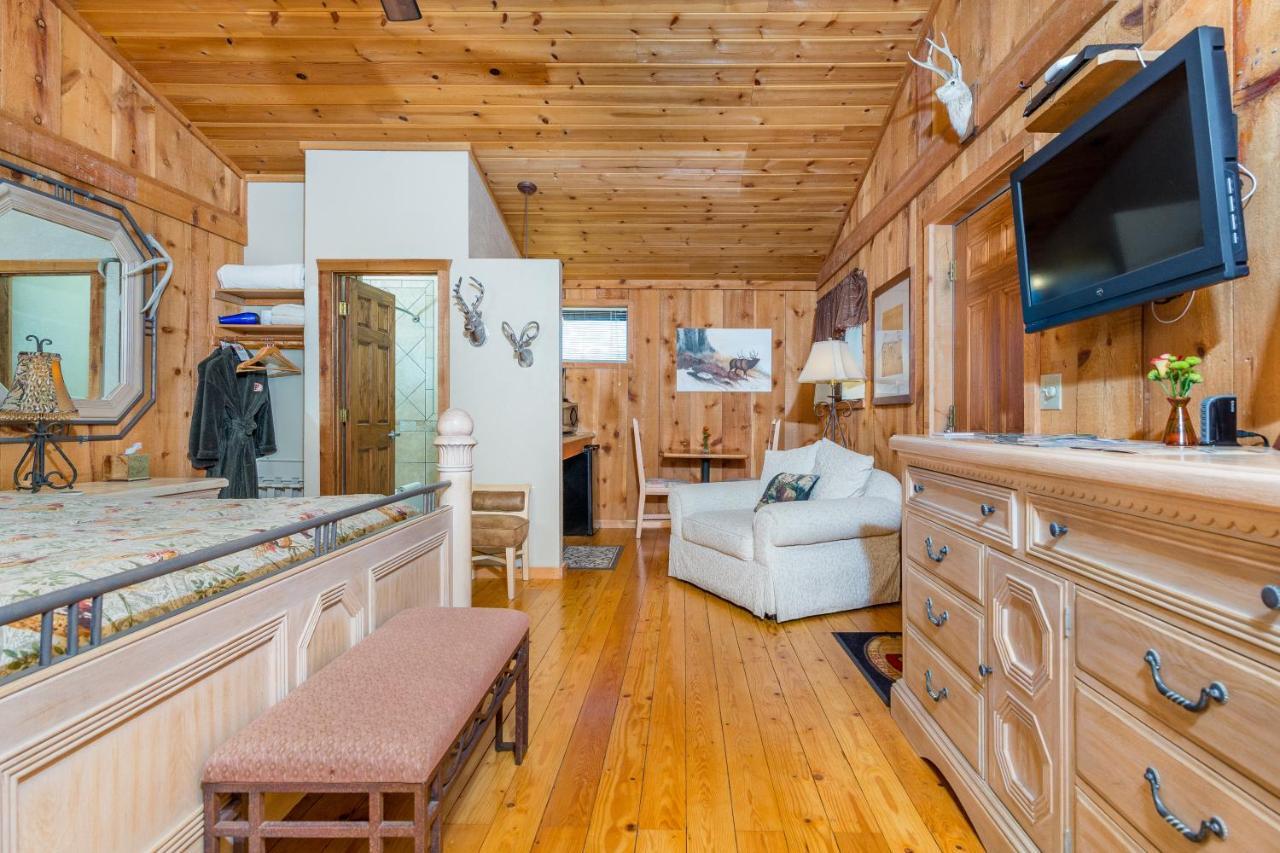 Trapper'S Rendezvous Bed & Breakfast Уилямс Екстериор снимка