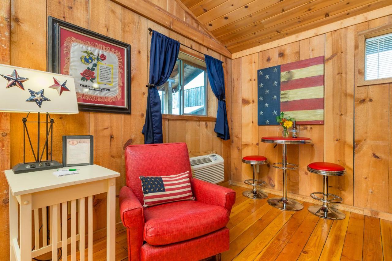 Trapper'S Rendezvous Bed & Breakfast Уилямс Екстериор снимка